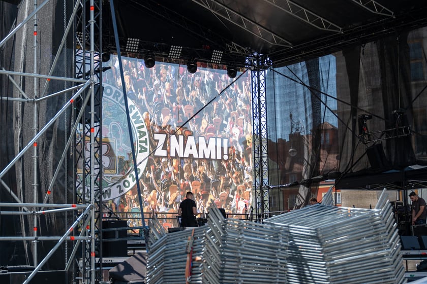 W Rynku budują scenę na 23. bicie Gitarowego Rekordu Świata