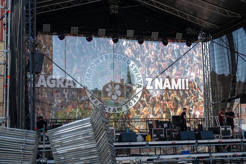 W Rynku budują scenę na 23. bicie Gitarowego Rekordu Świata