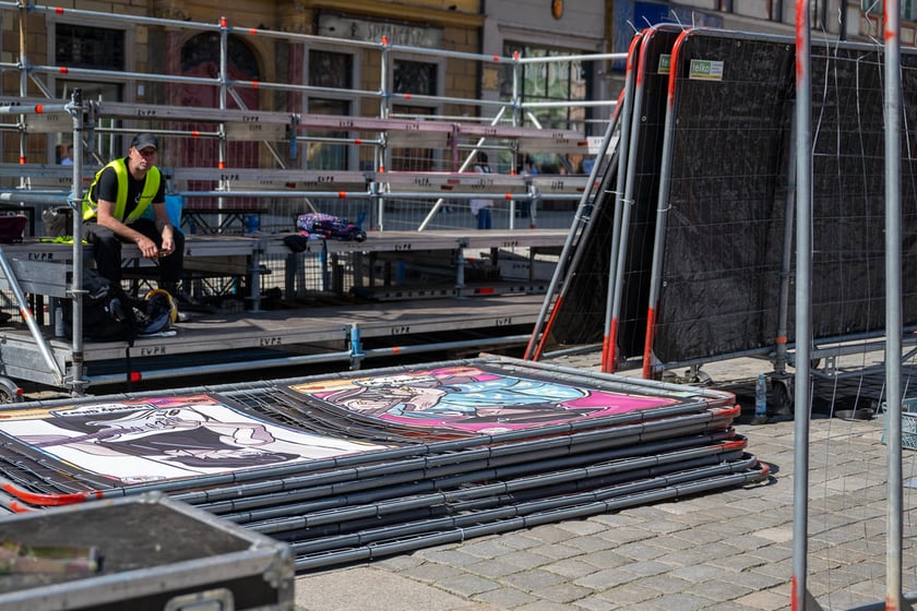 W Rynku budują scenę na 23. bicie Gitarowego Rekordu Świata