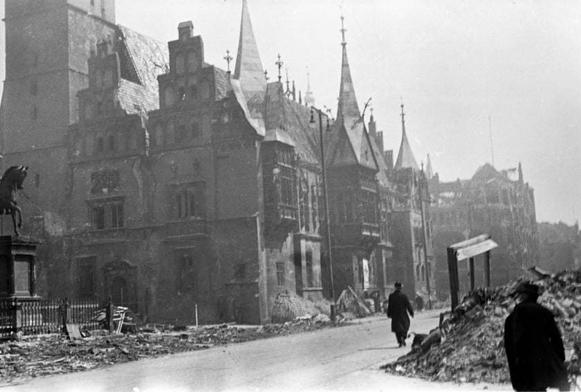 Południowa strona Rynku 1945