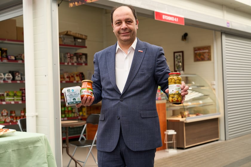 Kupcy i usługodawcy w Pasażu Zielińskiego we Wrocławiu