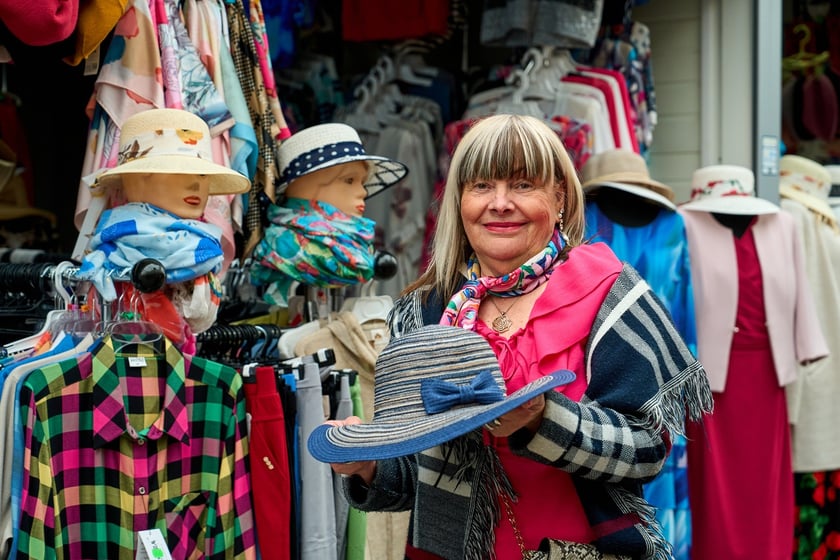 Kupcy i usługodawcy w Pasażu Zielińskiego we Wrocławiu