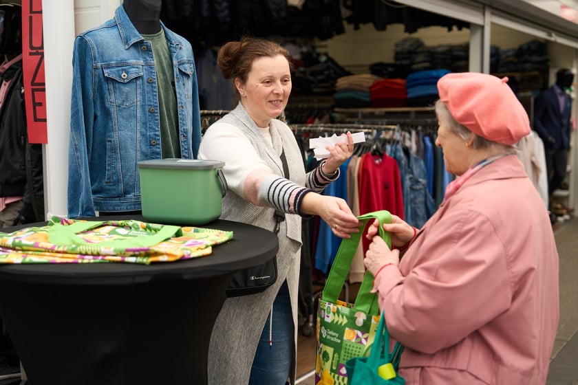 Kupcy i usługodawcy w Pasażu Zielińskiego we Wrocławiu