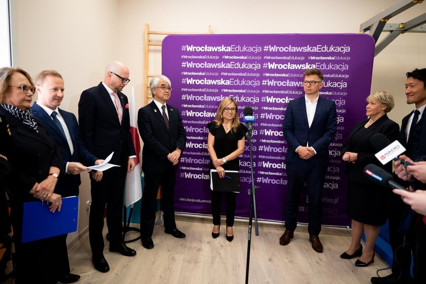 Spotkanie związane z przekazaniem 3 wrocławskim Poradniom Psychologiczno-Pedagogicznym  nowoczesnego sprzętu terapeutycznego do diagnozowania oraz wspierania dzieci i młodzieży z różnymi potrzebami.
