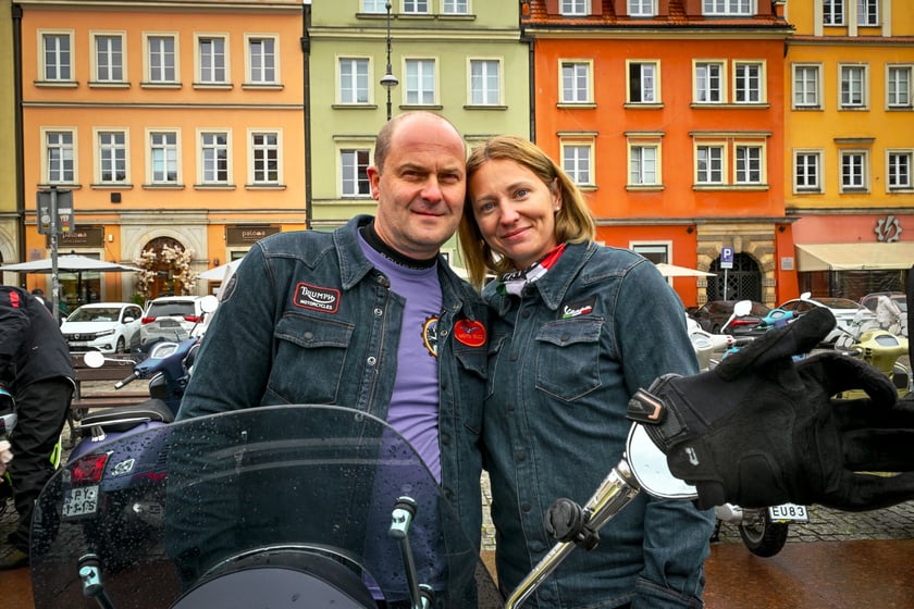 Zlot skuterów Vespa na placu Solnym