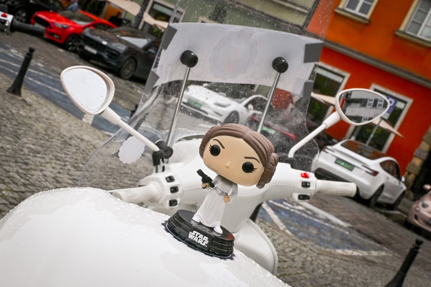 Zlot skuterów Vespa na placu Solnym