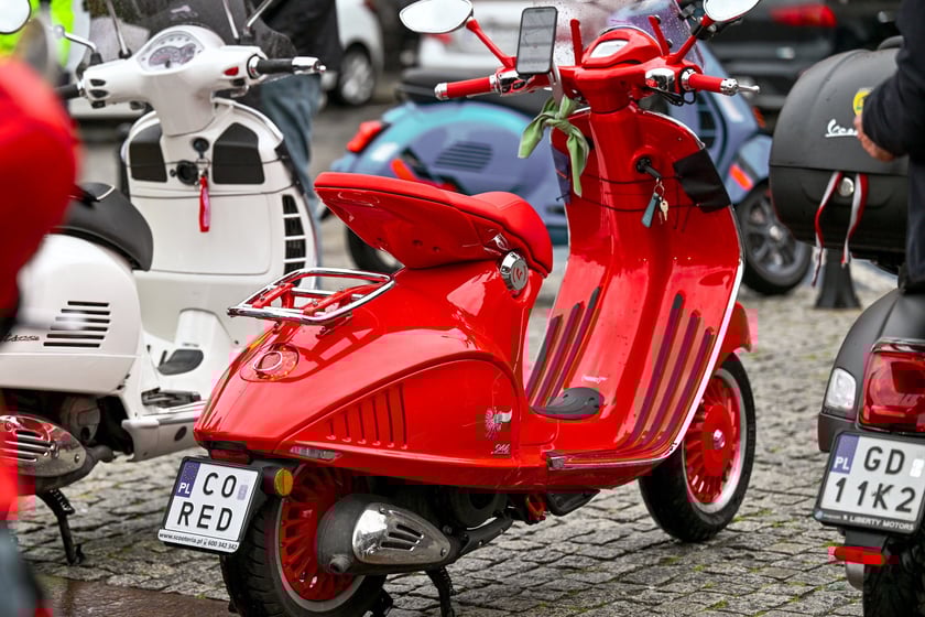 Zlot skuterów Vespa na placu Solnym