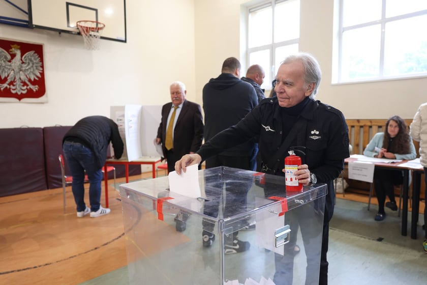 Wrocław głosuje. Zdjęcia z lokali wyborczych na Ołbinie i Karłowicach-Różance (komisje nr 58 , 59, 258)