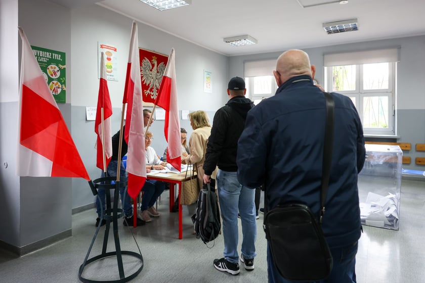 Wrocław głosuje. Zdjęcia z lokali wyborczych na Ołbinie i Karłowicach-Różance (komisje nr 58 , 59, 258)