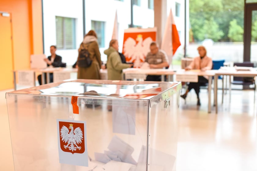 Głosowanie w komisji nr 108 w liceum nr 5 przy Kuronia na Hubach