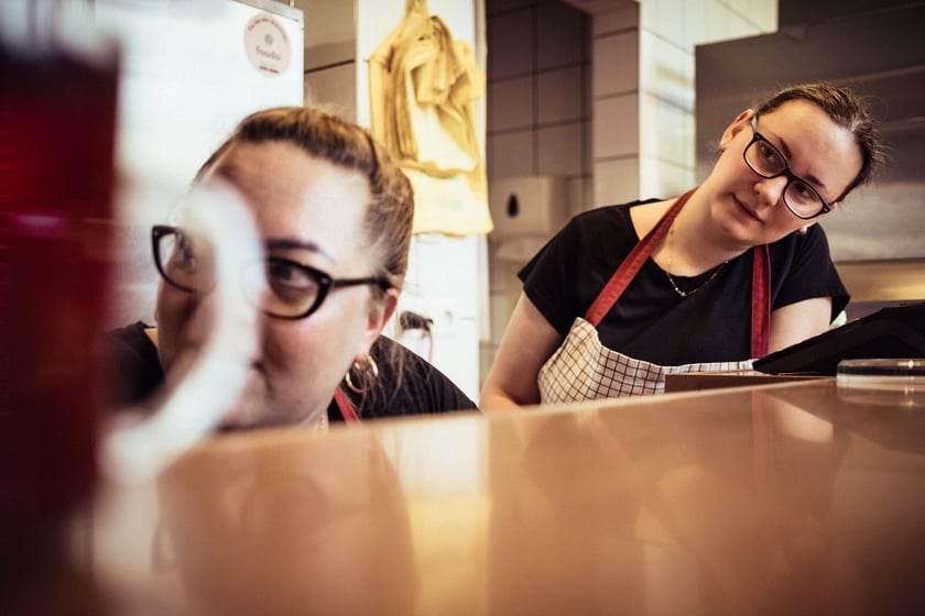 Hala Targowa we Wrocławiu, Bar Karmazyn
