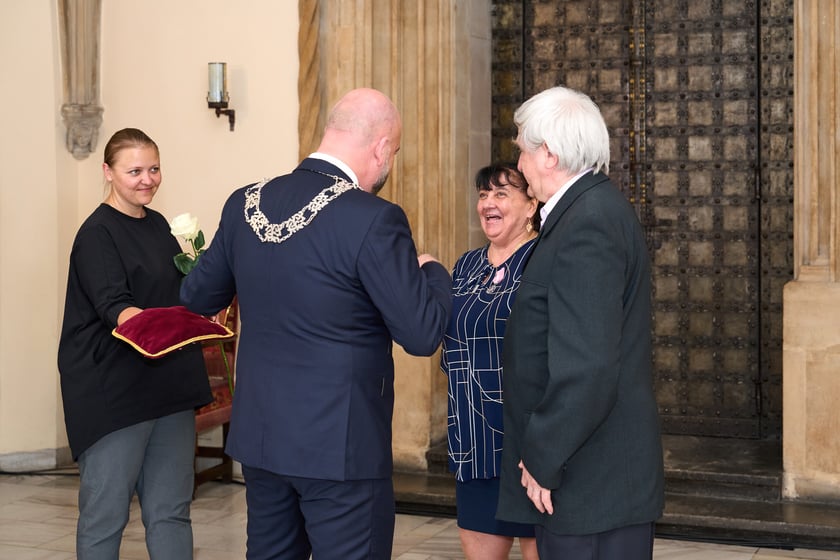 Prezydent odznaczył medalami pary z długoletnim pożyciem