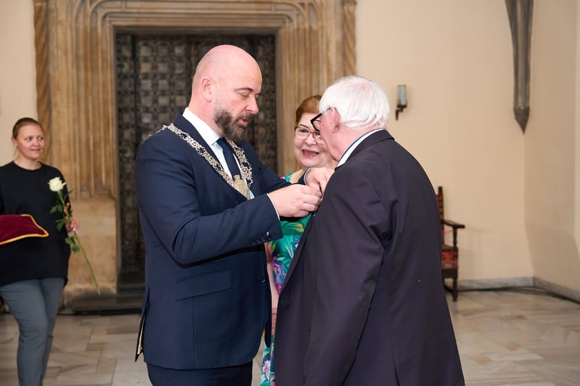 Prezydent odznaczył medalami pary z długoletnim pożyciem