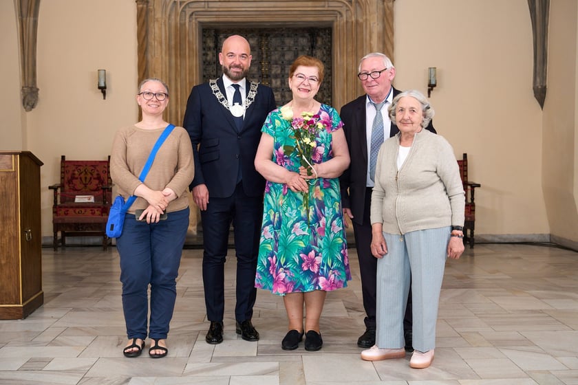 Prezydent odznaczył medalami pary z długoletnim pożyciem