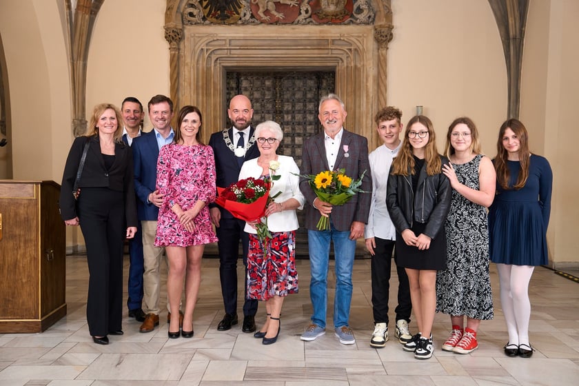 Prezydent odznaczył medalami pary z długoletnim pożyciem