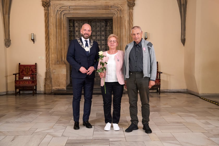 Prezydent odznaczył medalami pary z długoletnim pożyciem