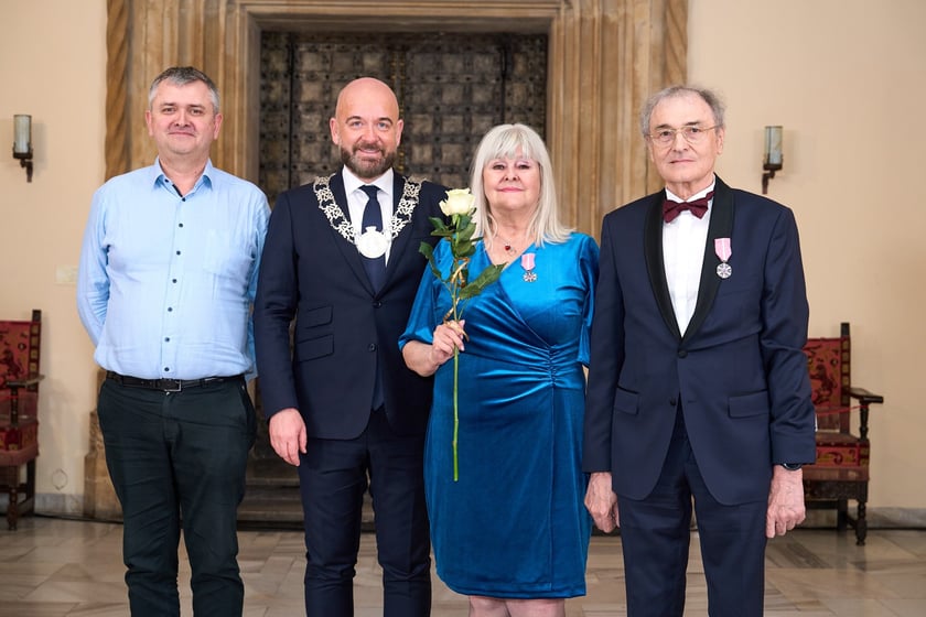 Prezydent odznaczył medalami pary z długoletnim pożyciem