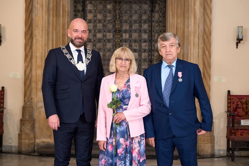 Prezydent odznaczył medalami pary z długoletnim pożyciem