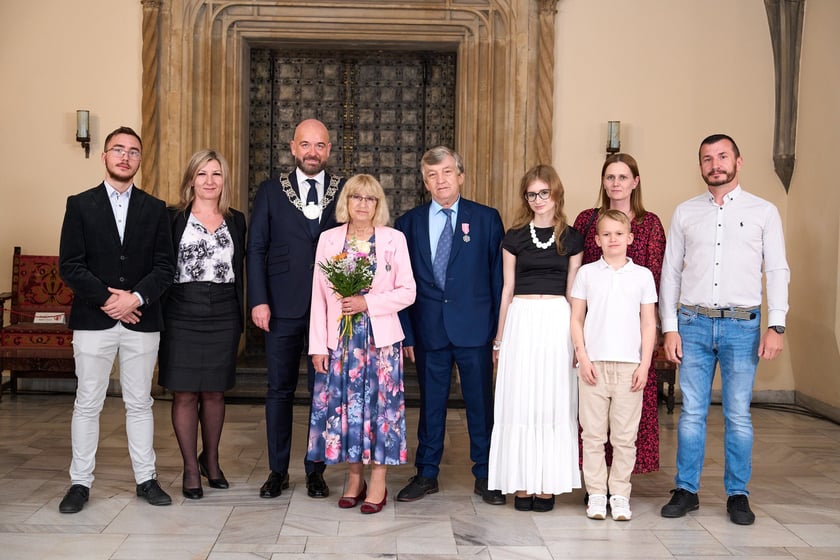 Prezydent odznaczył medalami pary z długoletnim pożyciem