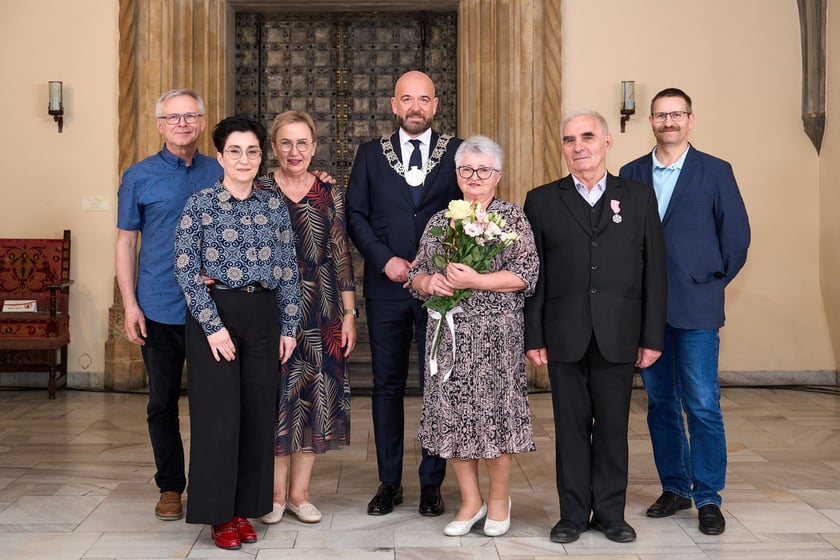 Prezydent odznaczył medalami pary z długoletnim pożyciem