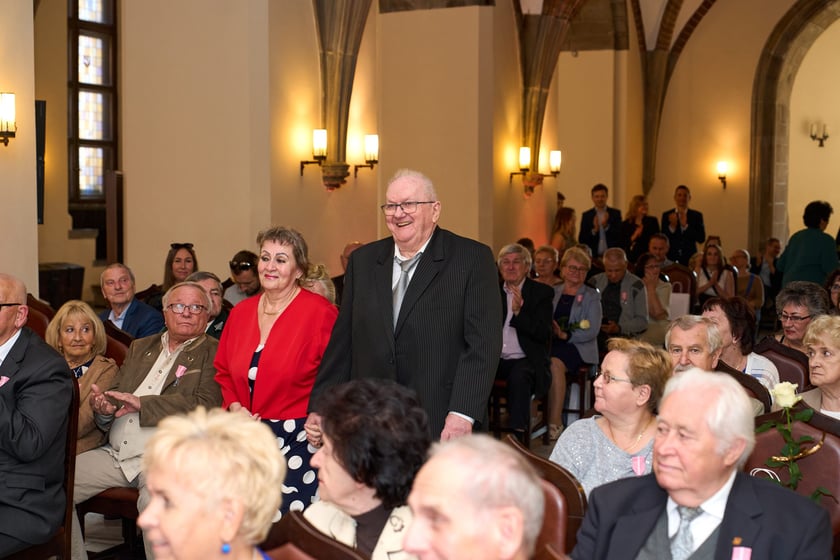 Prezydent odznaczył medalami pary z długoletnim pożyciem