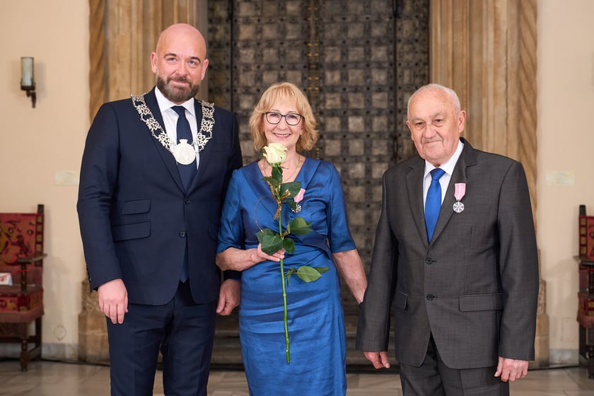 Prezydent odznaczył medalami pary z długoletnim pożyciem
