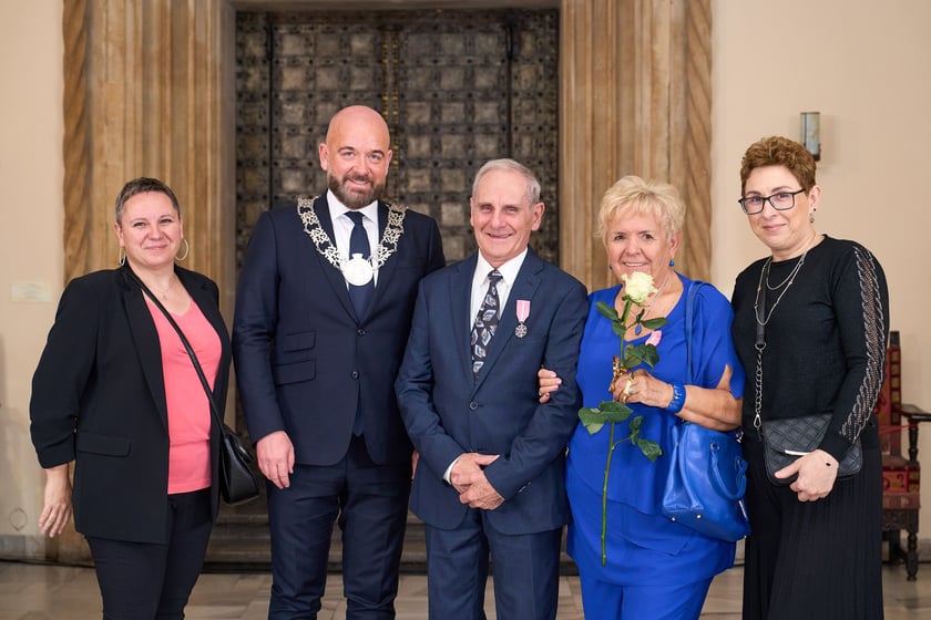 Prezydent odznaczył medalami pary z długoletnim pożyciem