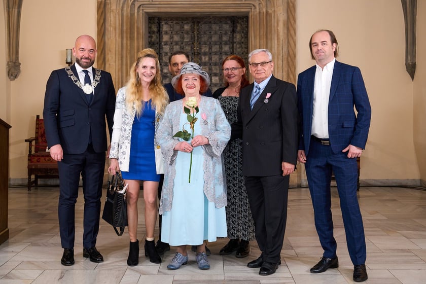 Prezydent odznaczył medalami pary z długoletnim pożyciem