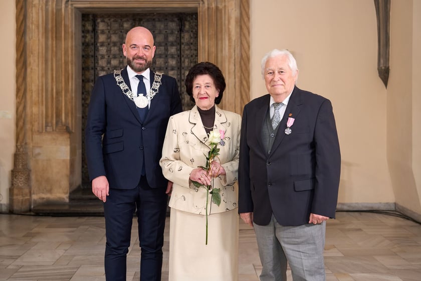 Prezydent odznaczył medalami pary z długoletnim pożyciem