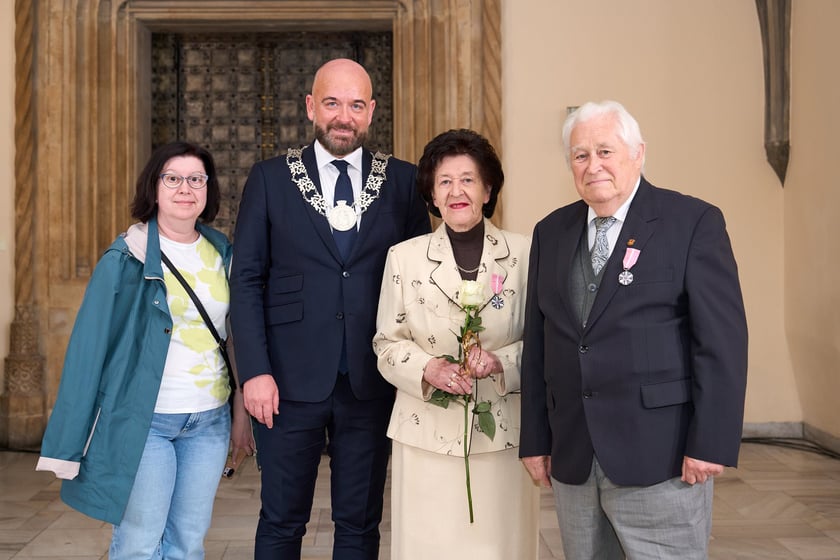 Prezydent odznaczył medalami pary z długoletnim pożyciem