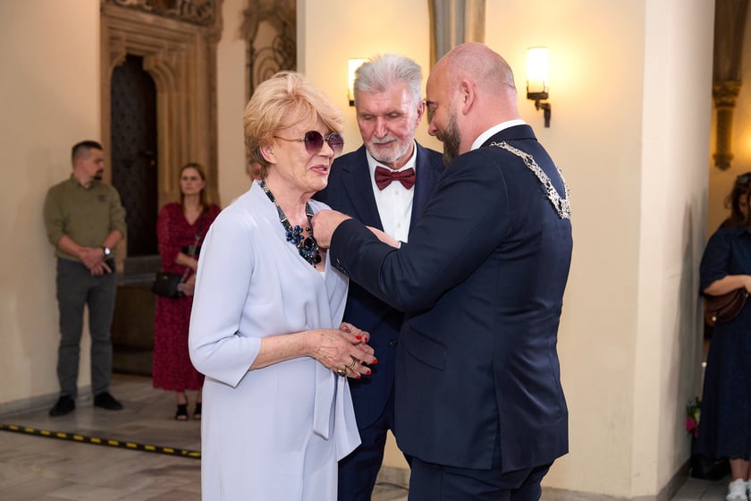 Prezydent odznaczył medalami pary z długoletnim pożyciem