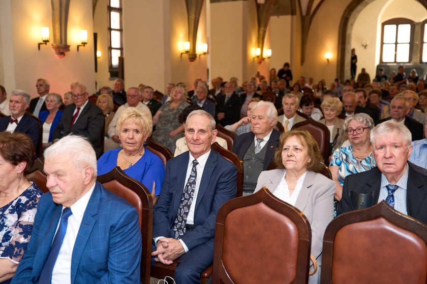 Prezydent odznaczył medalami pary z długoletnim pożyciem