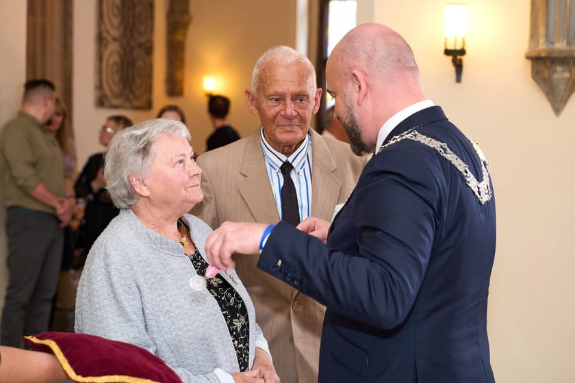 Prezydent odznaczył medalami pary z długoletnim pożyciem