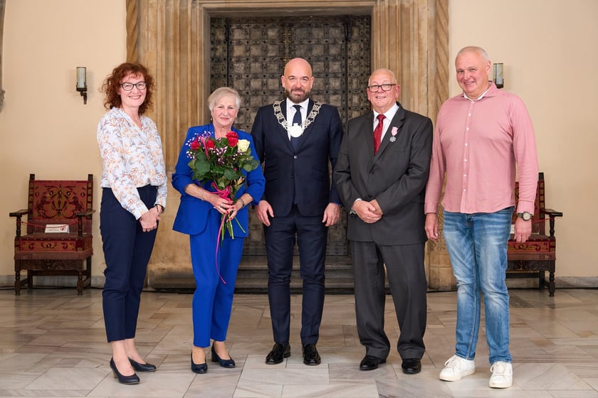 Prezydent odznaczył medalami pary z długoletnim pożyciem