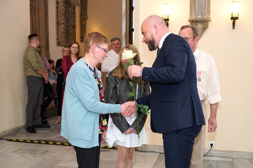 Prezydent odznaczył medalami pary z długoletnim pożyciem