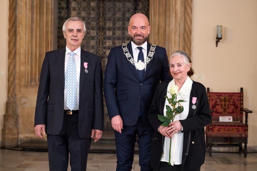 Prezydent odznaczył medalami pary z długoletnim pożyciem