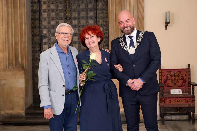 Prezydent odznaczył medalami pary z długoletnim pożyciem