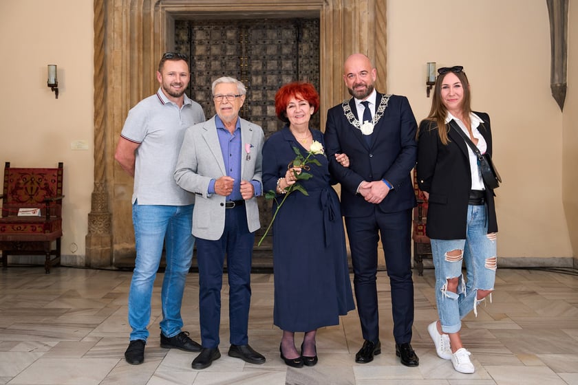 Prezydent odznaczył medalami pary z długoletnim pożyciem