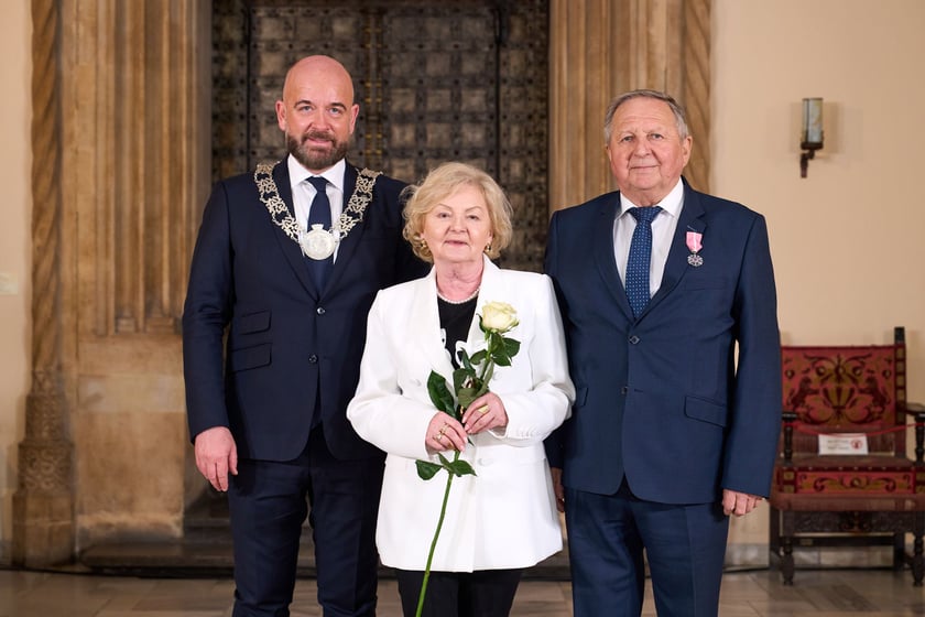 Prezydent odznaczył medalami pary z długoletnim pożyciem