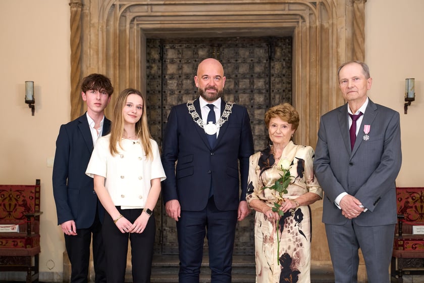 Prezydent odznaczył medalami pary z długoletnim pożyciem