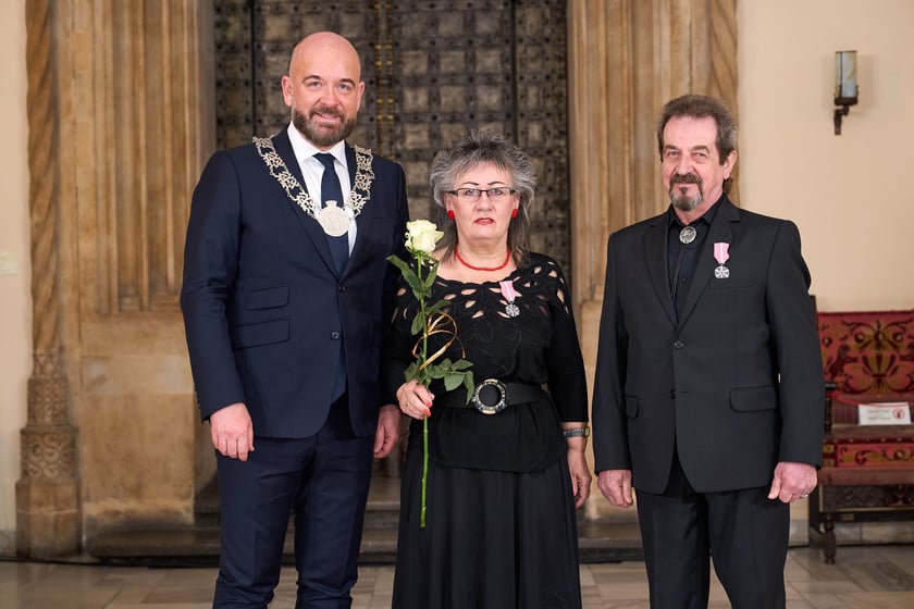 Prezydent odznaczył medalami pary z długoletnim pożyciem