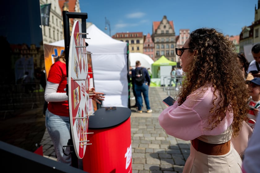 Otwarcie ogólnodostępnej strefy kibica Fan Festival w rynku
