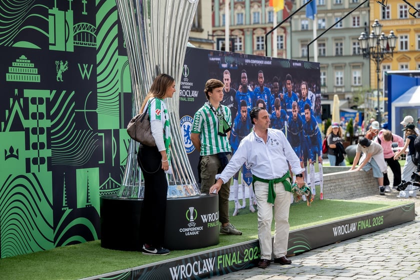 Otwarcie ogólnodostępnej strefy kibica Fan Festival w rynku