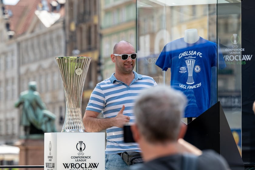 Otwarcie ogólnodostępnej strefy kibica Fan Festival w rynku