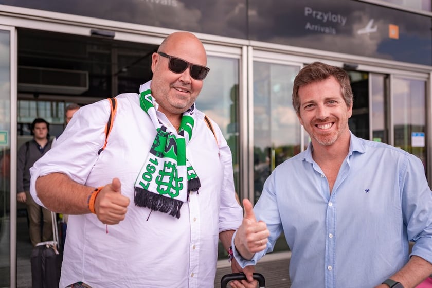 Kibice Real Betis na lotnisku we Wrocławiu