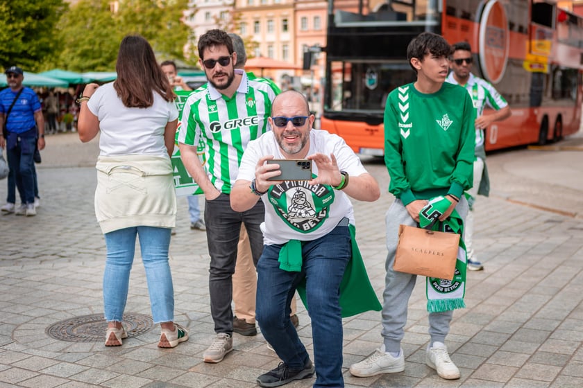 Kibice na wrocławskim Rynku. 28.05.2025