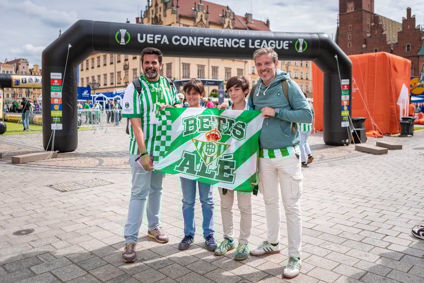 Kibice na wrocławskim Rynku. 28.05.2025