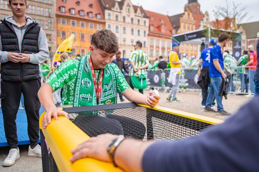 Kibice na wrocławskim Rynku. 28.05.2025