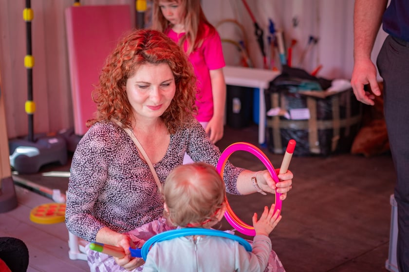 Piknik z okazji Dnia Rodzicielstwa Zastępczego, który odbył się w sobotę 31 maja w parku Grabiszyńskim we Wrocławiu