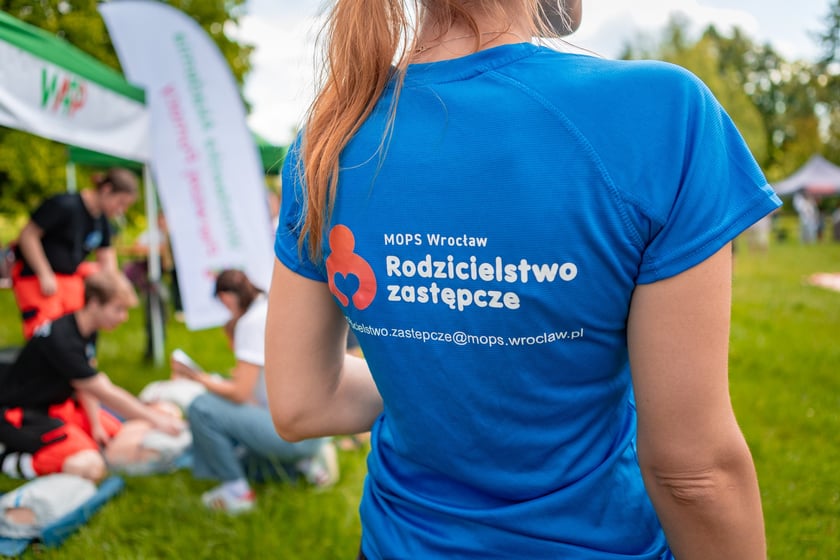 Piknik z okazji Dnia Rodzicielstwa Zastępczego, który odbył się w sobotę 31 maja w parku Grabiszyńskim we Wrocławiu